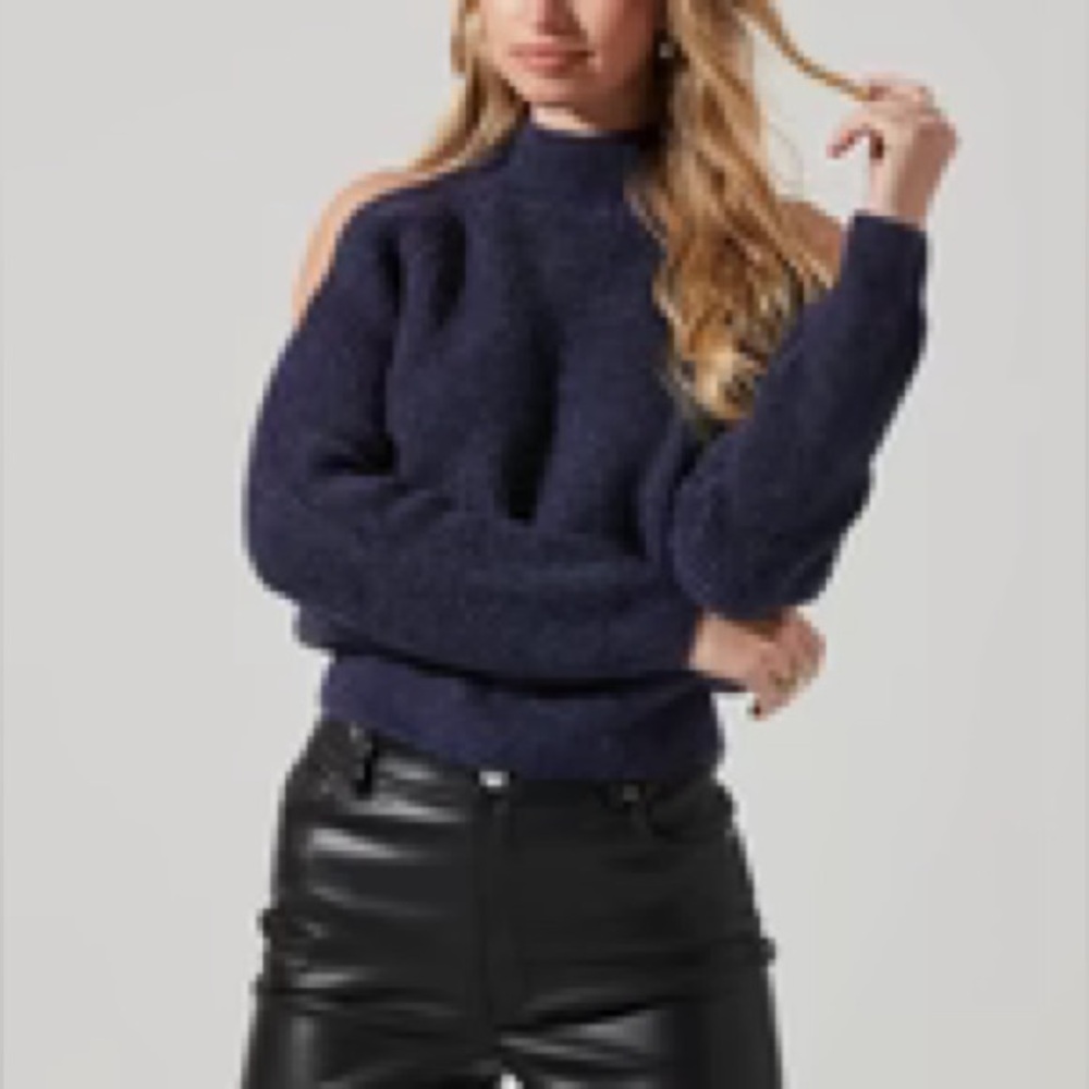 NWT ASTR the label Tori Cold Shoulder Sweater navy Indigo XS